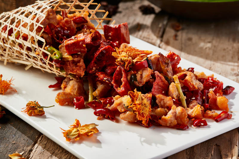 金莲花竹楼辣炒鸡脆骨图片