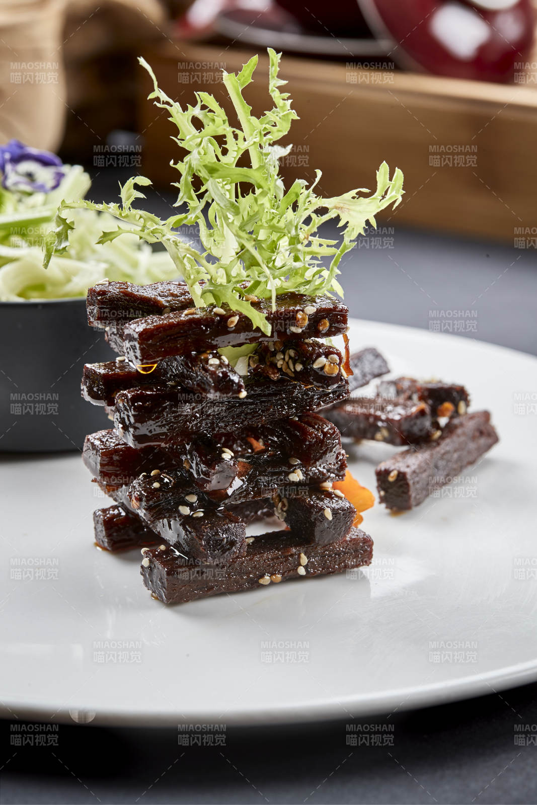 精美凉菜酱熏腌渍牛瓜条图片