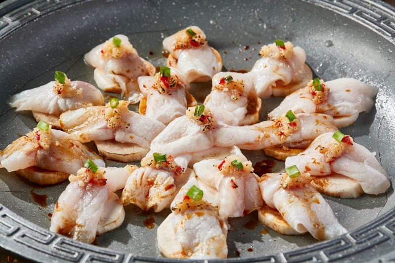 蒜香杏鲍菇香煎野生草鱼片图片