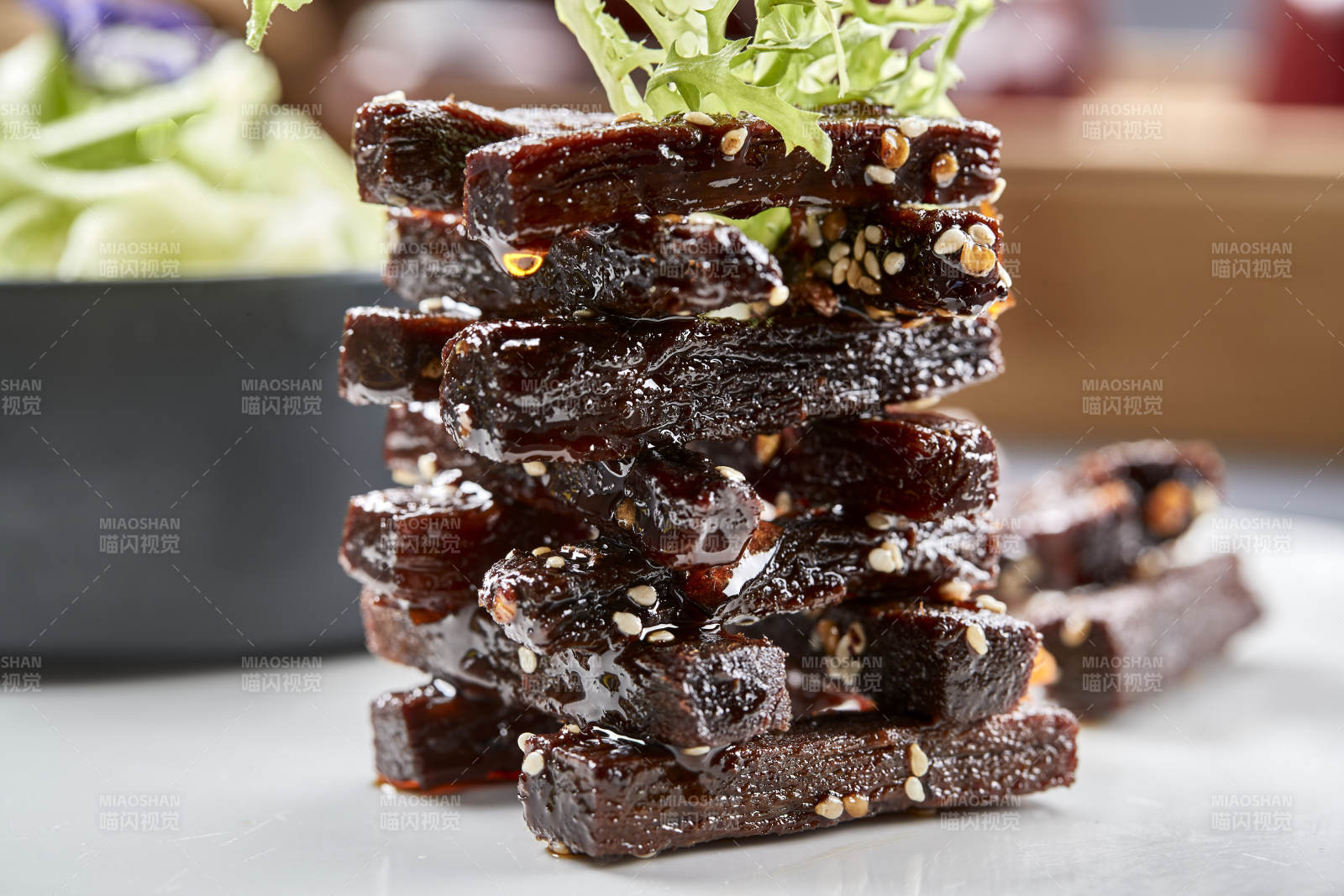 精美凉菜酱熏腌渍牛瓜条图片