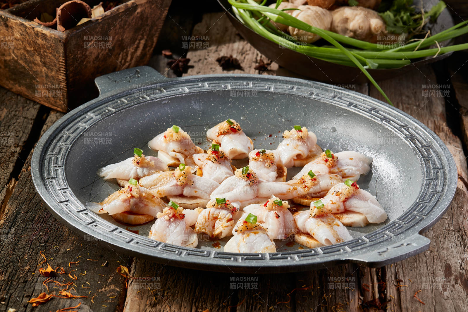 蒜香杏鲍菇香煎野生草鱼片图片