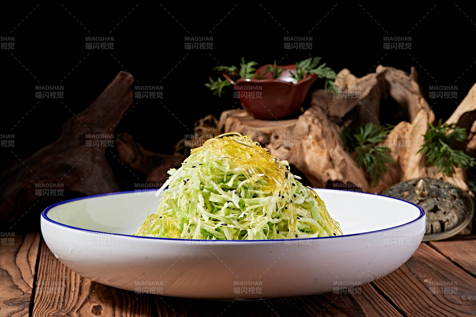 海蜇丝凉拌包菜图片