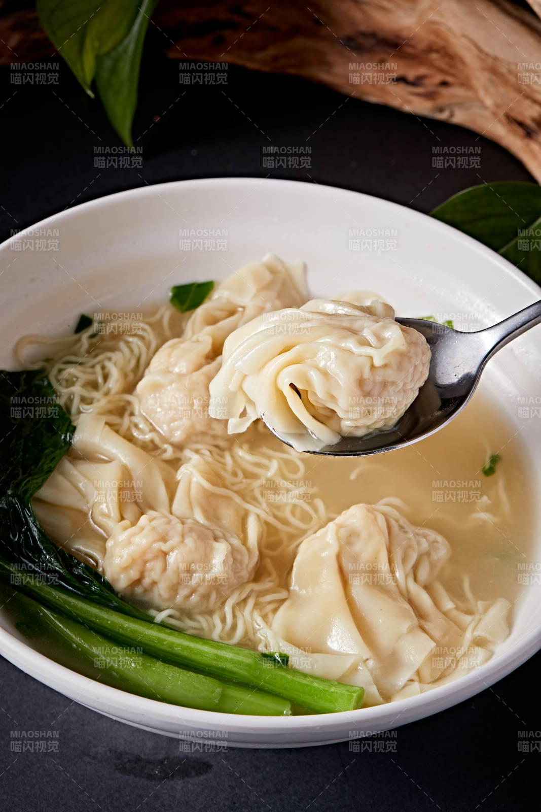 港式茶餐馄饨面图片