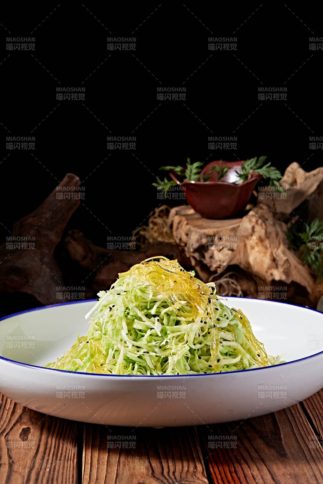 海蜇丝凉拌包菜图片