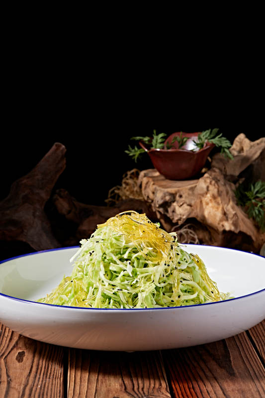 海蜇丝凉拌包菜图片