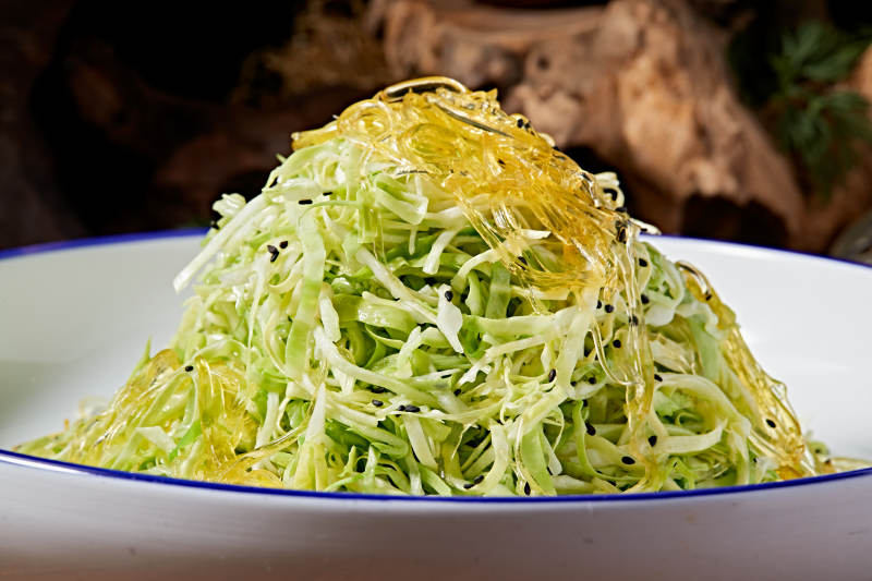 海蜇丝凉拌包菜图片