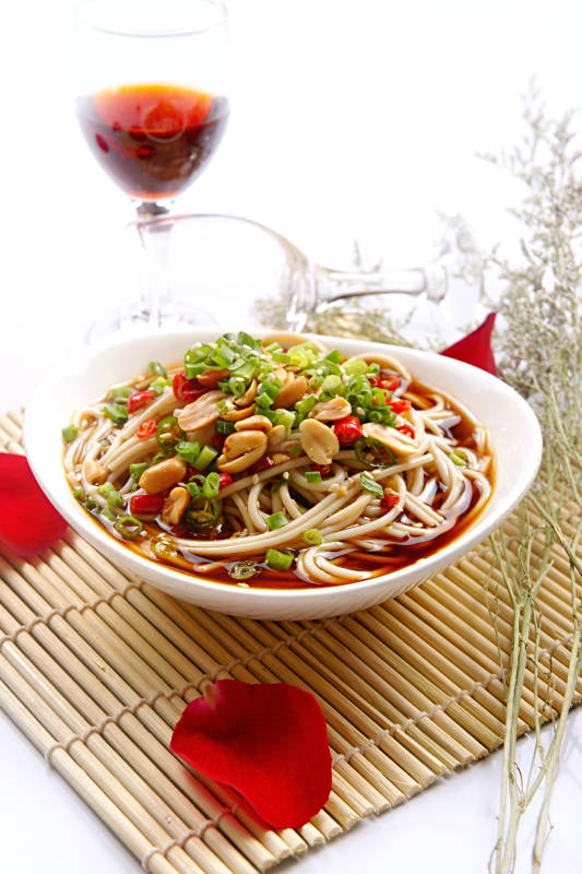 酸辣凉拌莜面饸烙图片