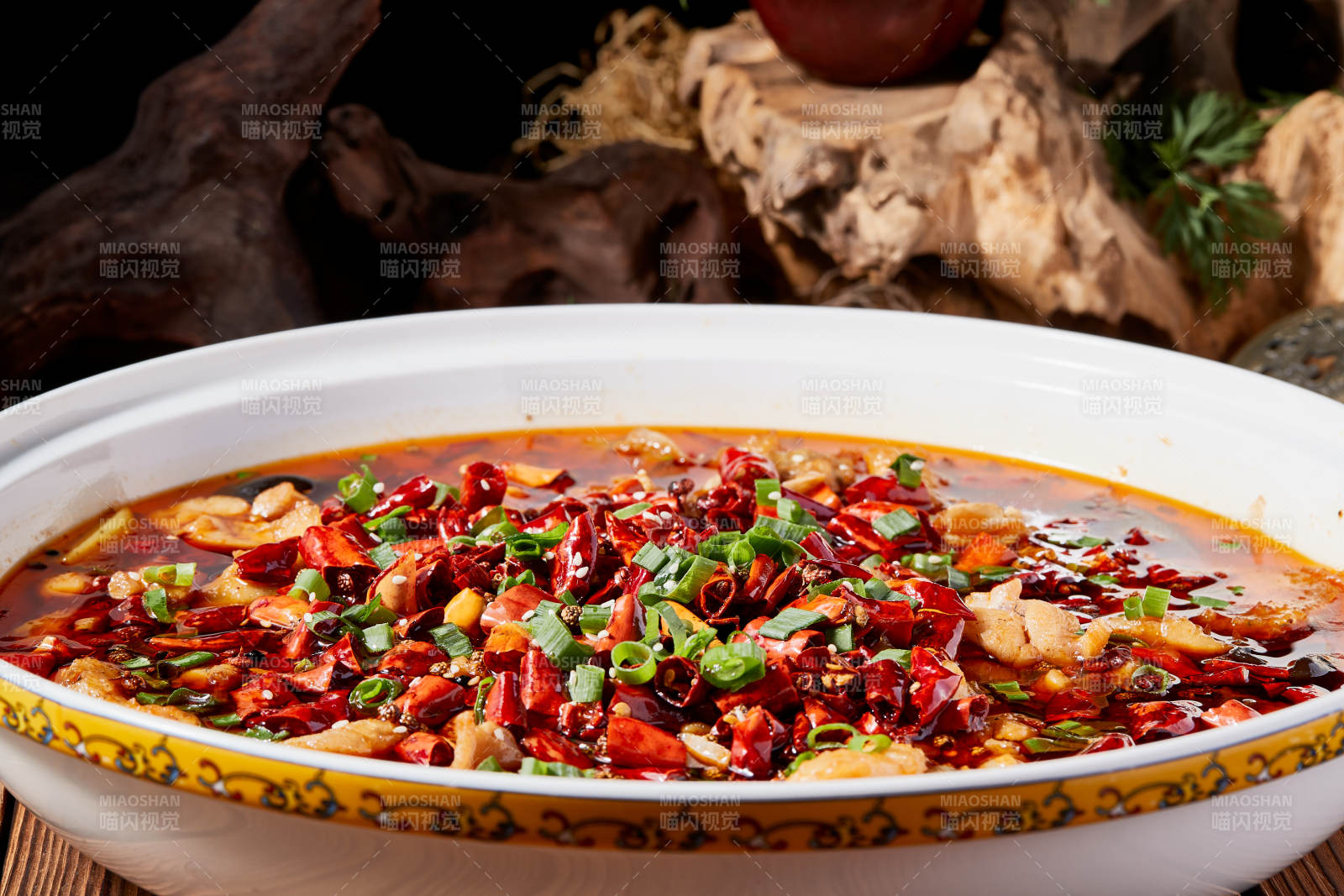 香辣水煮牛蛙草鱼片图片