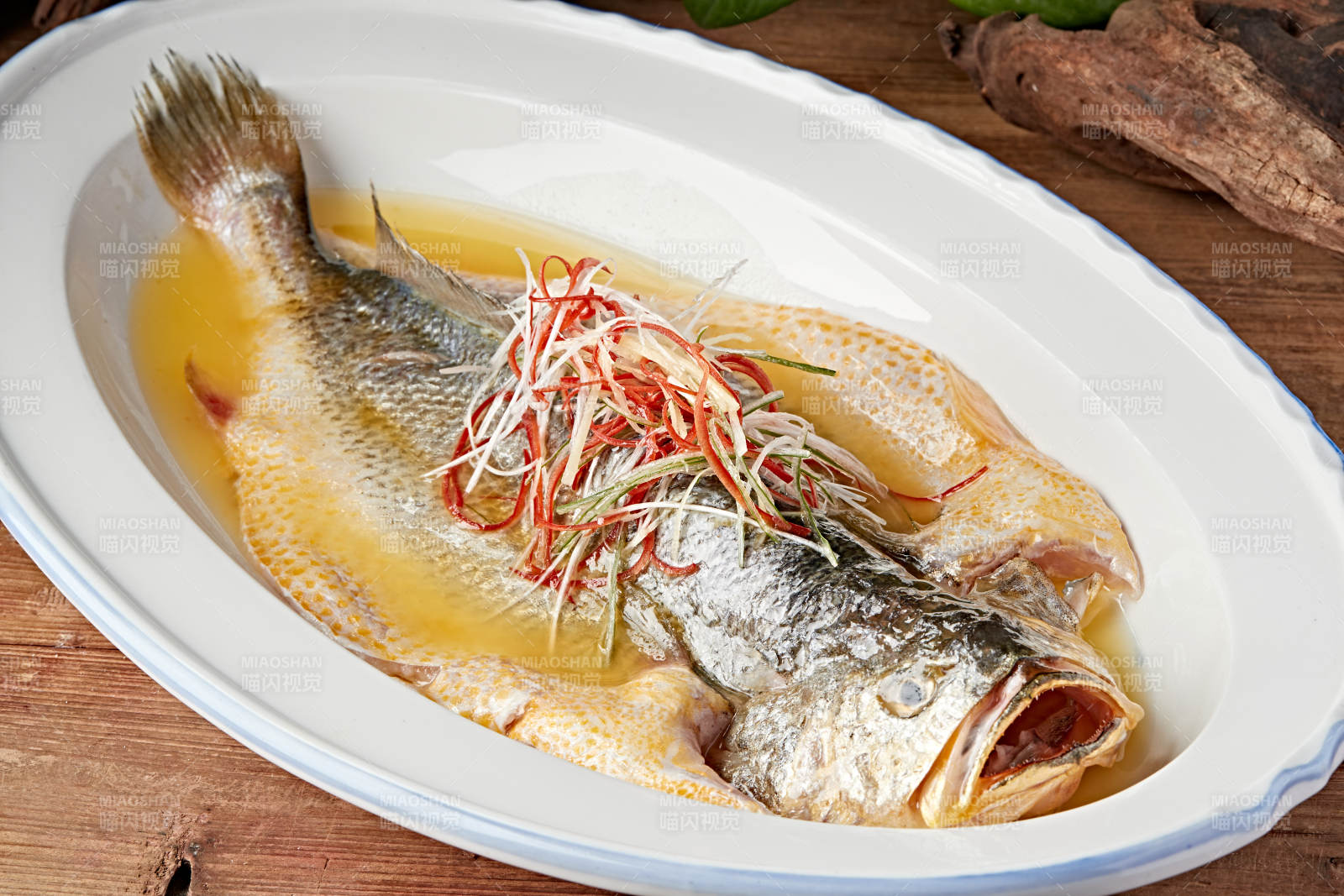 清蒸浓汤大黄鱼图片