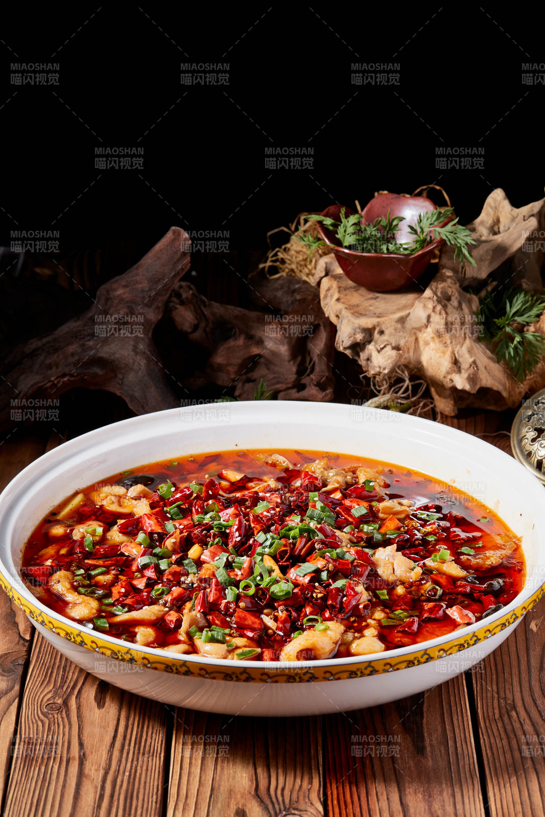 香辣水煮牛蛙草鱼片图片