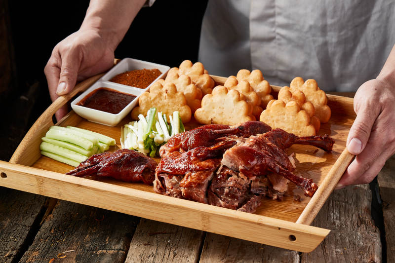 脆皮香酥鸭配油炸花馍图片