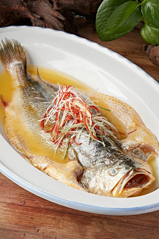 清蒸浓汤大黄鱼图片