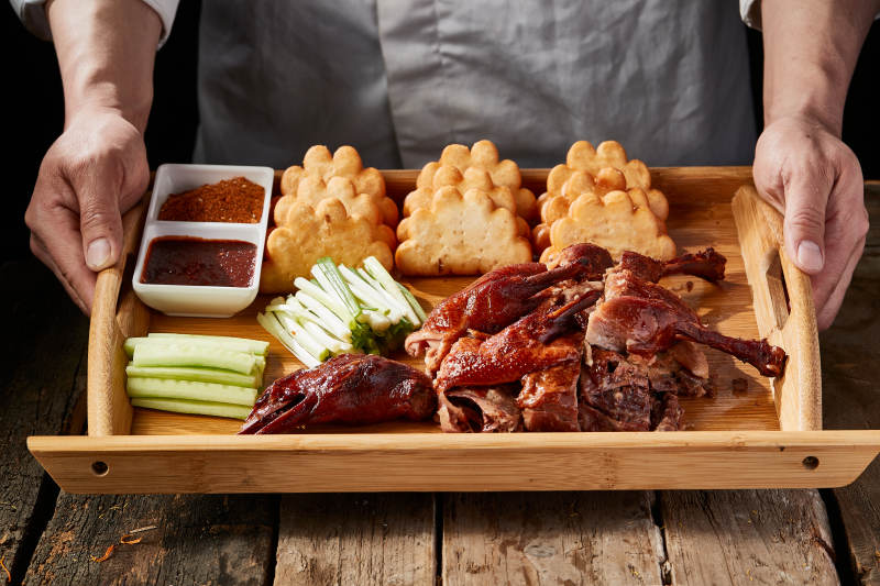 脆皮香酥鸭配油炸花馍图片