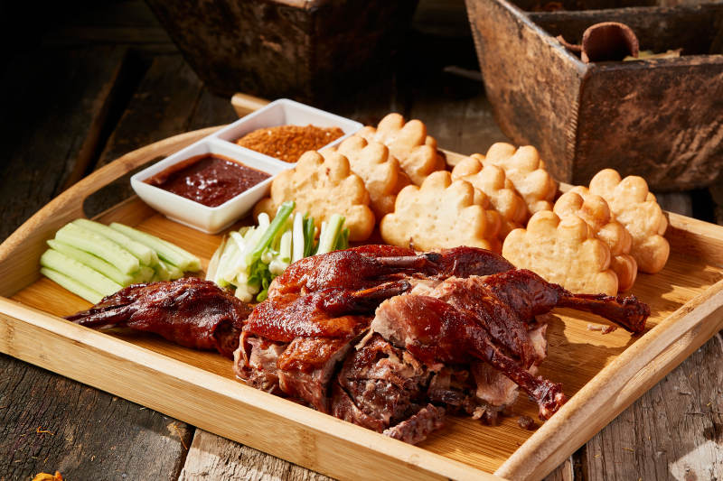 脆皮香酥鸭配油炸花馍图片