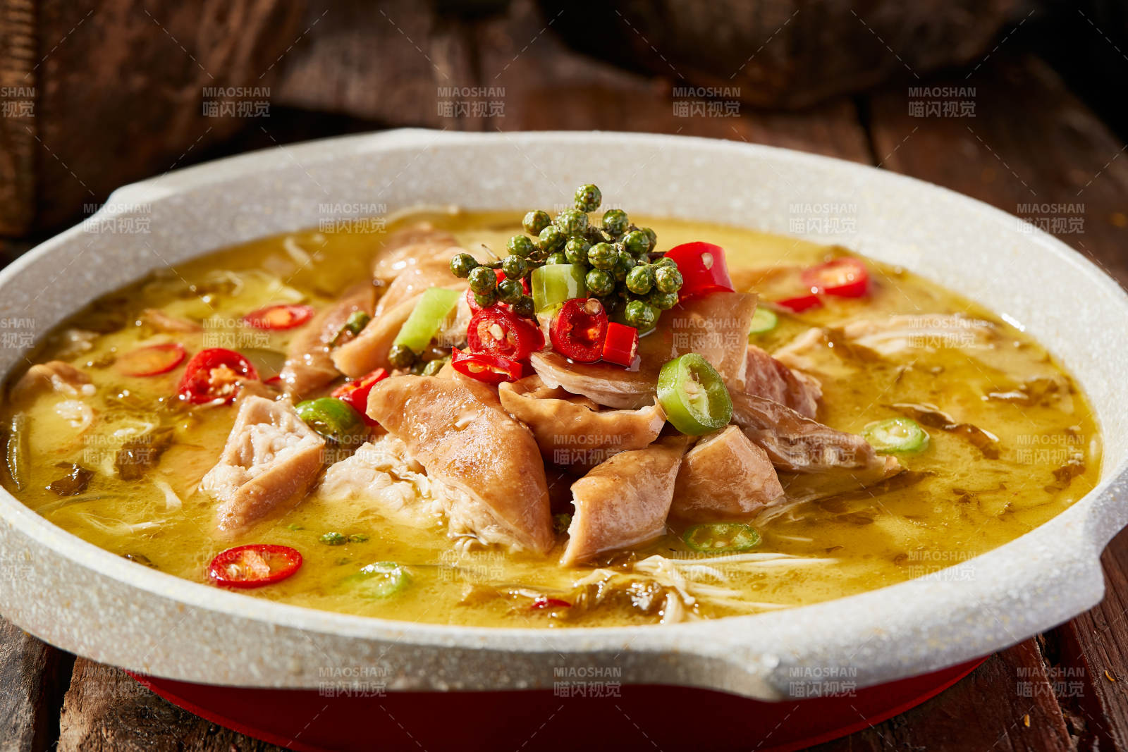 酸汤椒麻香辣肥肠图片