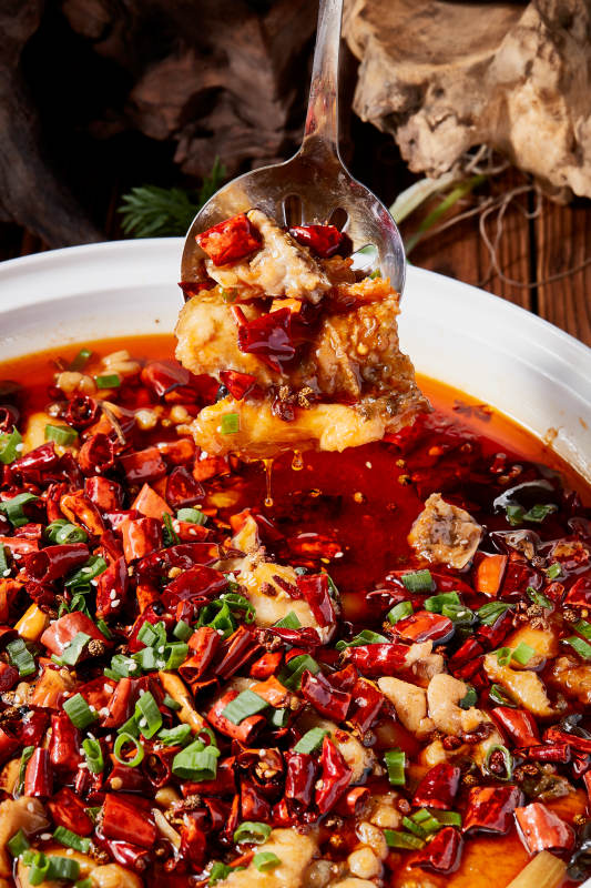 香辣水煮牛蛙草鱼片图片