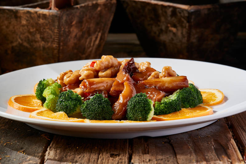 葱烧牛蹄筋莜面猫耳朵图片