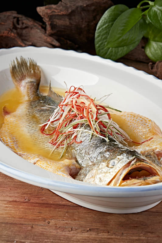 清蒸浓汤大黄鱼图片