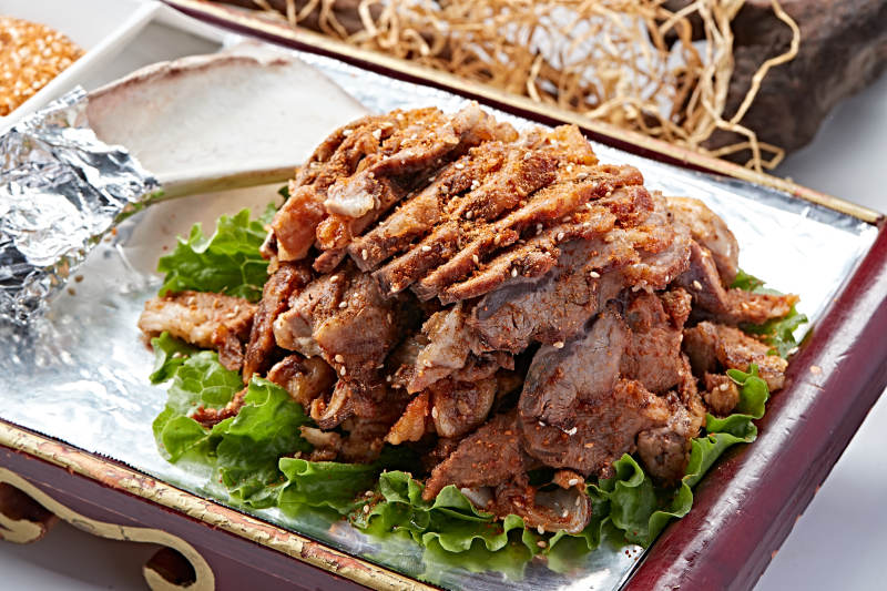 蒙餐炭烤羊腿肉图片