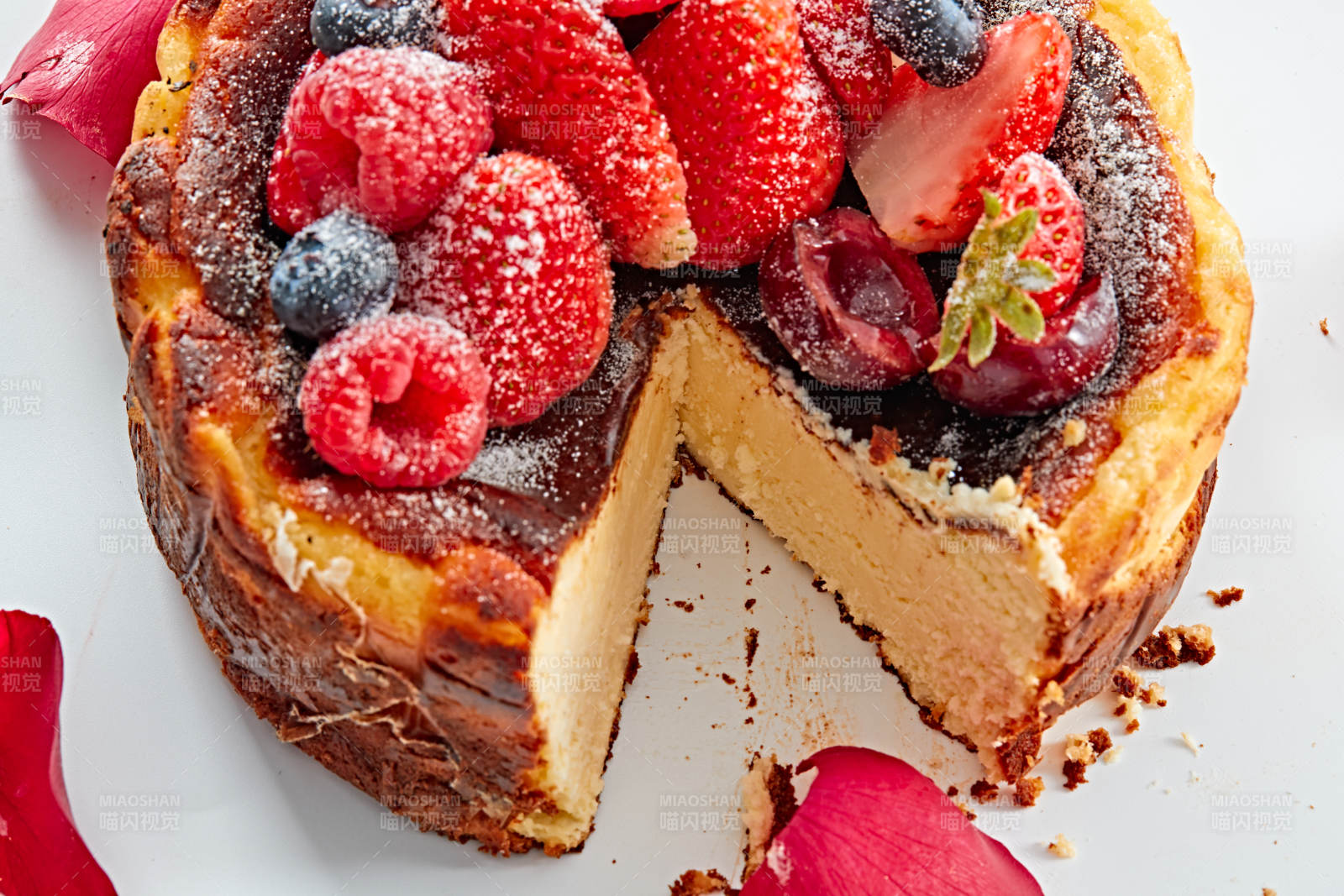 巴斯克芝士风暴鲜果乳酪蛋糕图片