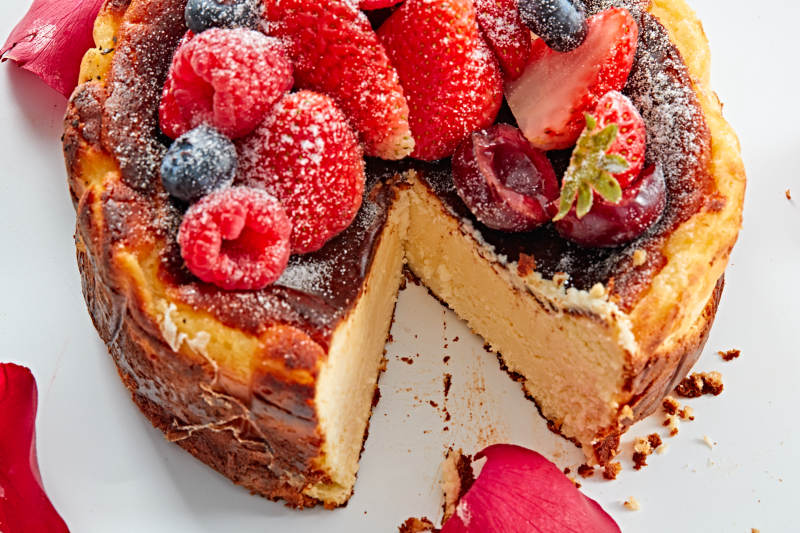 巴斯克芝士风暴鲜果乳酪蛋糕图片