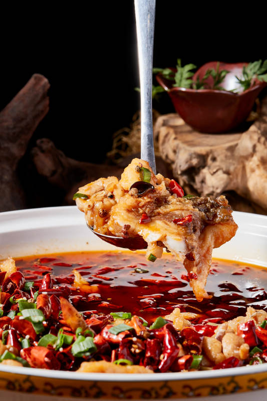 香辣水煮牛蛙草鱼片图片