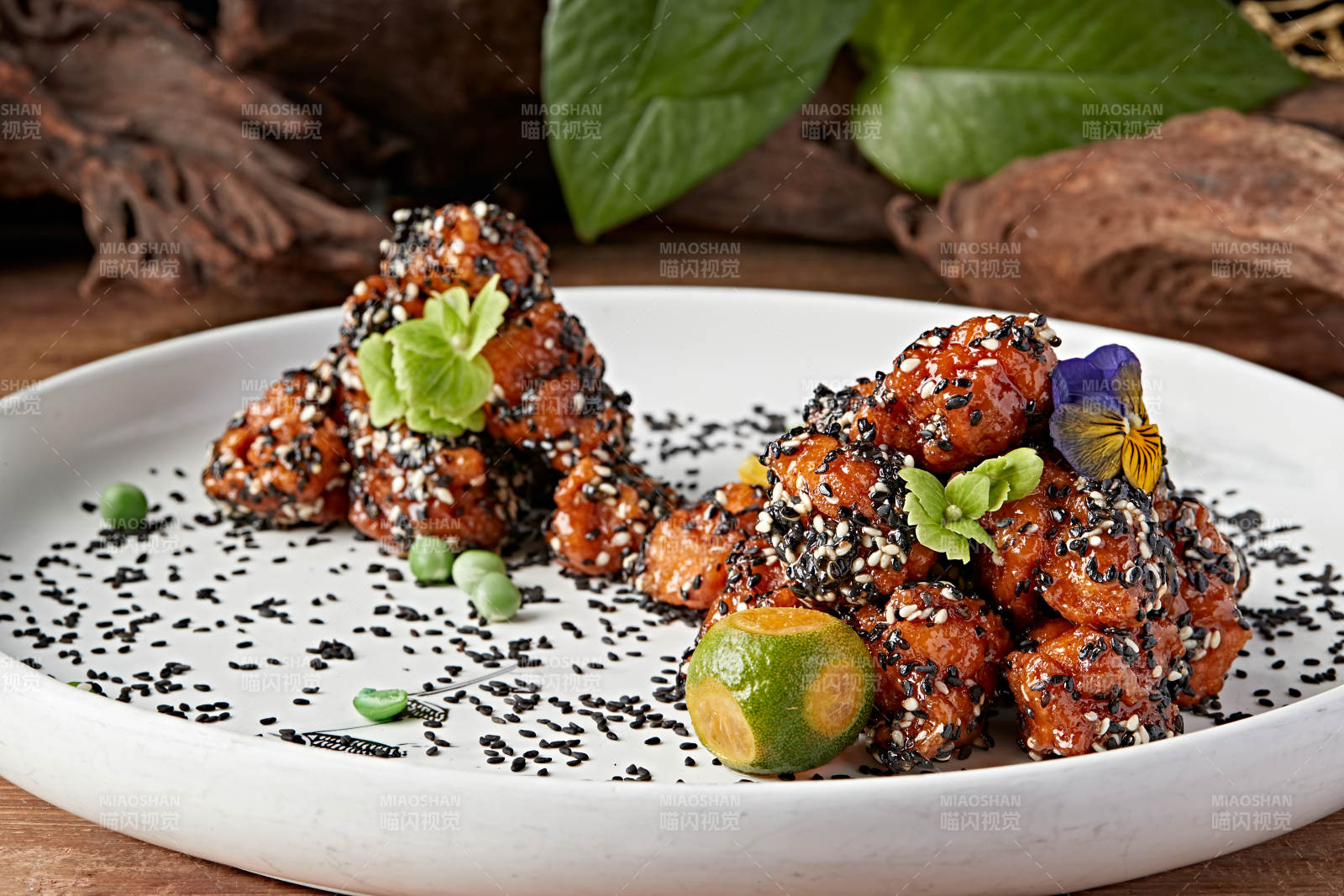 芝麻炸糖醋炸鸡丁图片