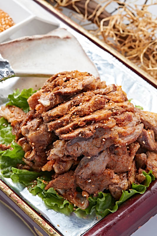 蒙餐炭烤羊腿肉图片