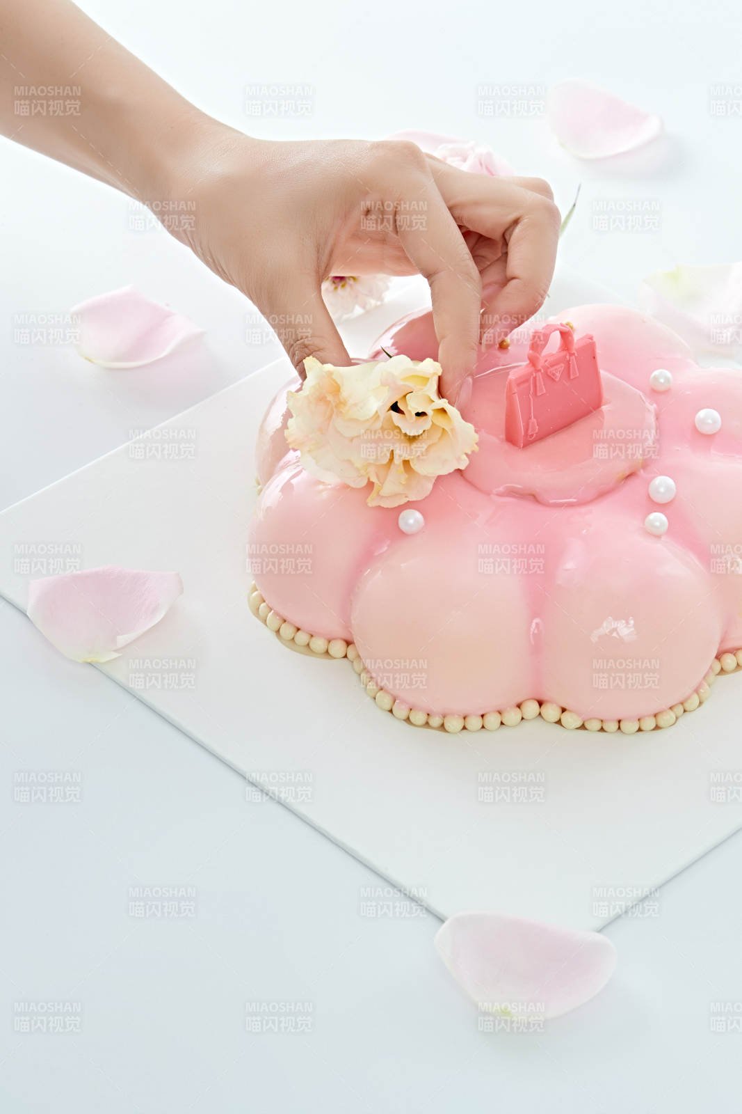 玫瑰初吻蓝莓夹心鲜奶蛋糕图片