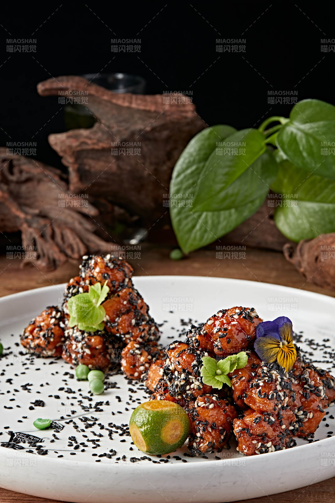 芝麻炸糖醋炸鸡丁图片