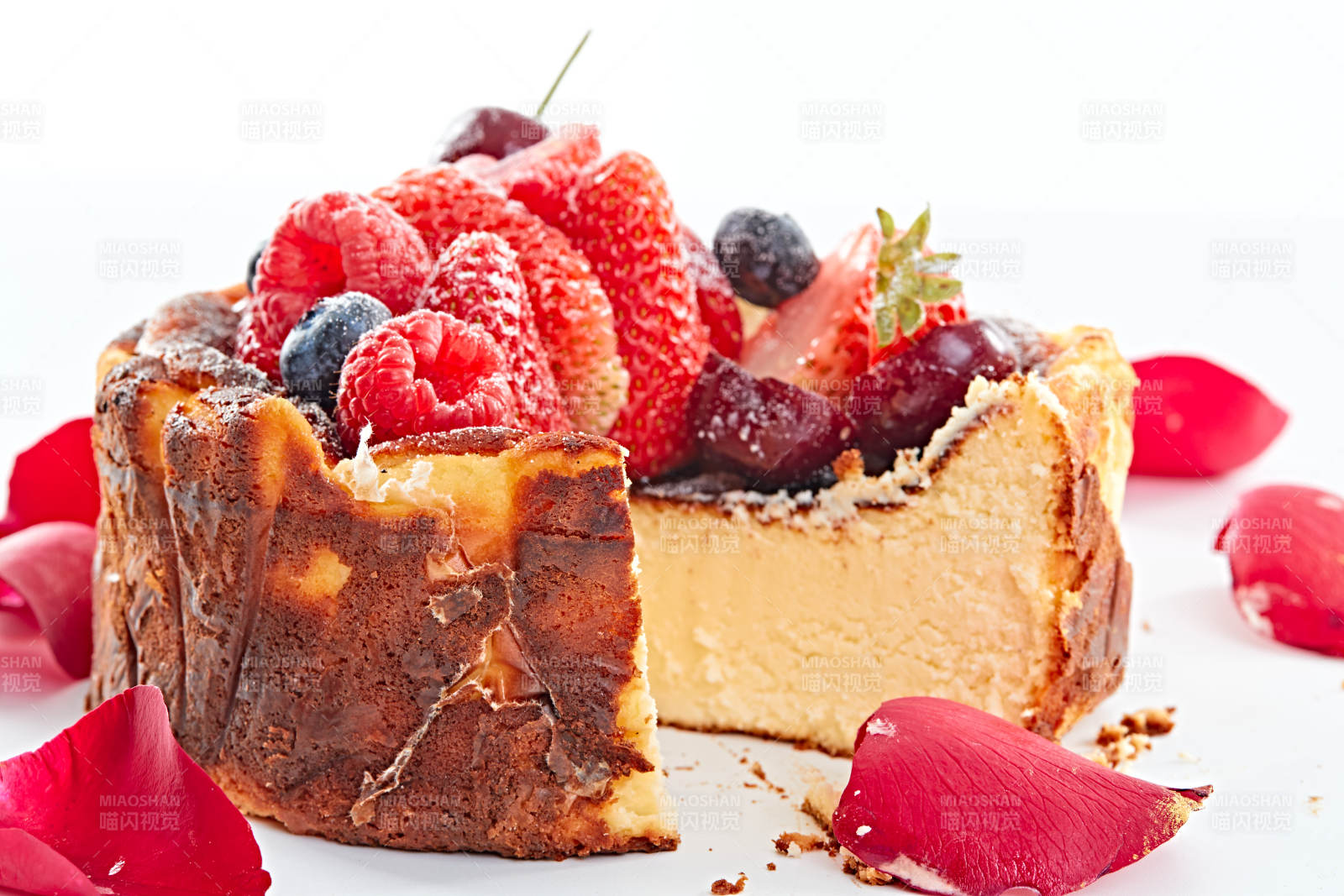 巴斯克芝士风暴鲜果乳酪蛋糕图片