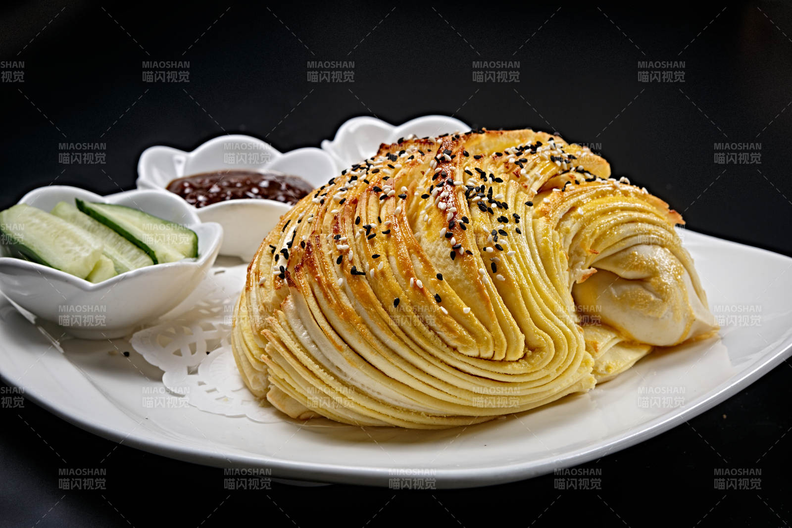 烘烤麻油大花卷图片