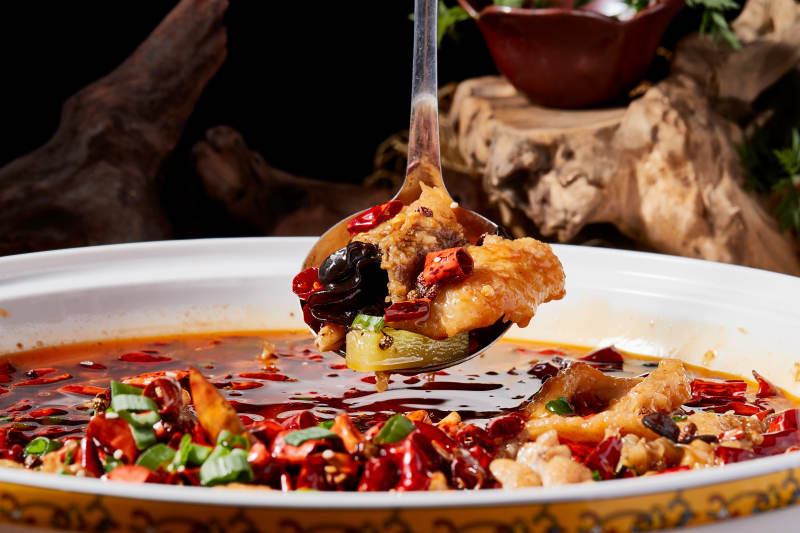 香辣水煮牛蛙草鱼片图片