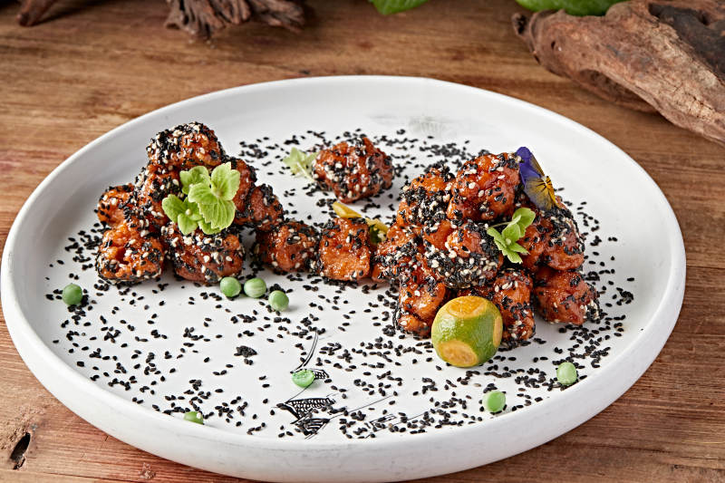 芝麻炸糖醋炸鸡丁图片