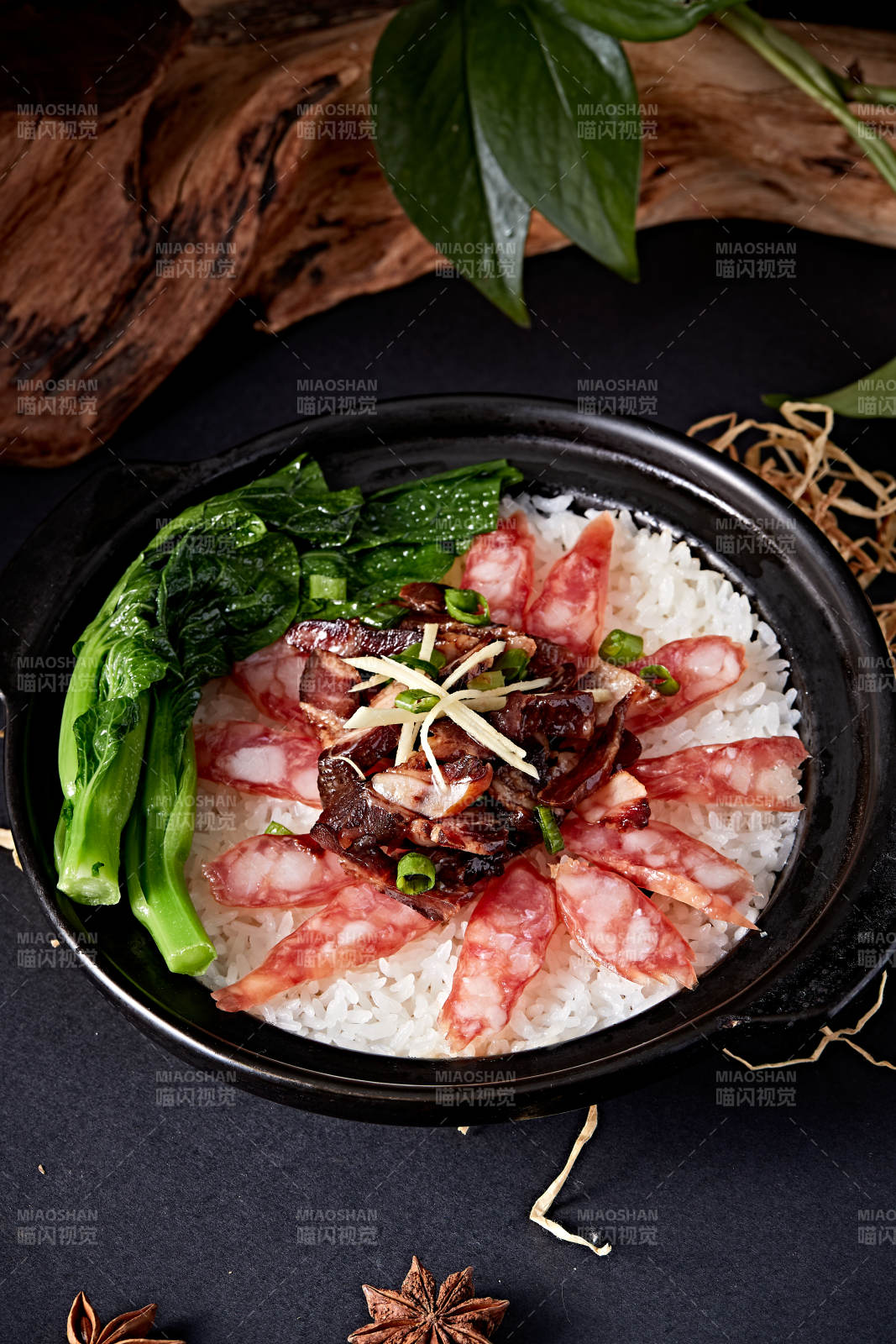 港式茶餐腊味腊肠煲仔饭图片
