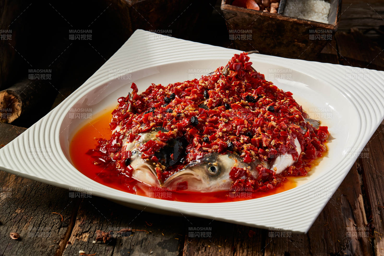 传统湘菜剁椒大鱼头图片