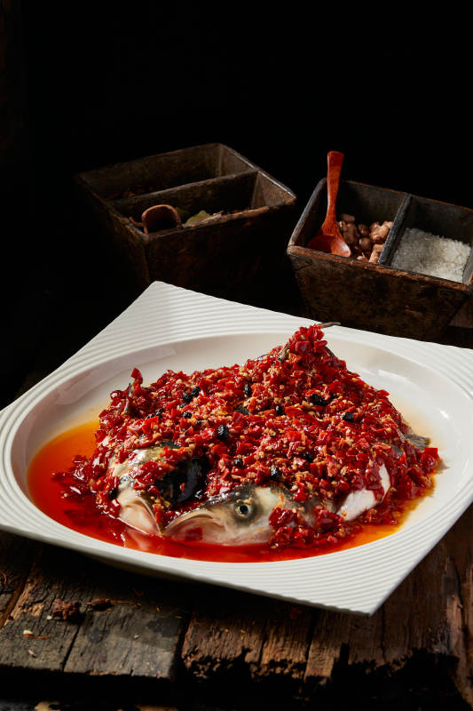 传统湘菜剁椒大鱼头图片
