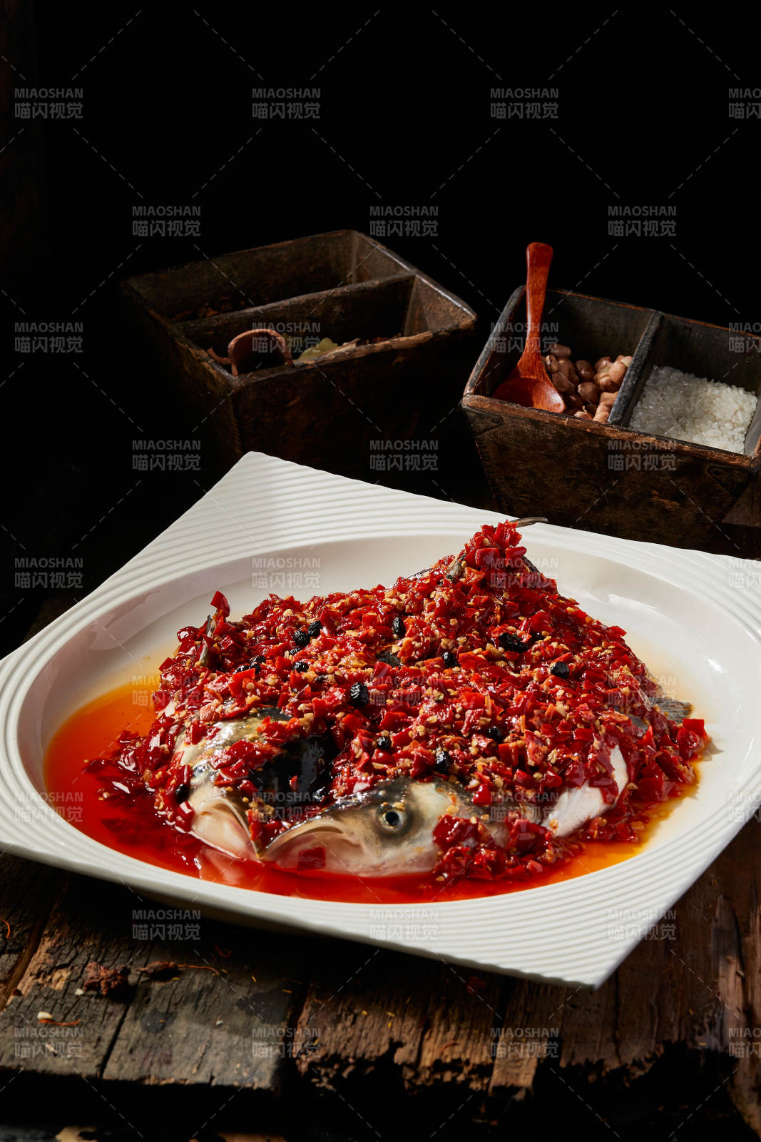 传统湘菜剁椒大鱼头图片