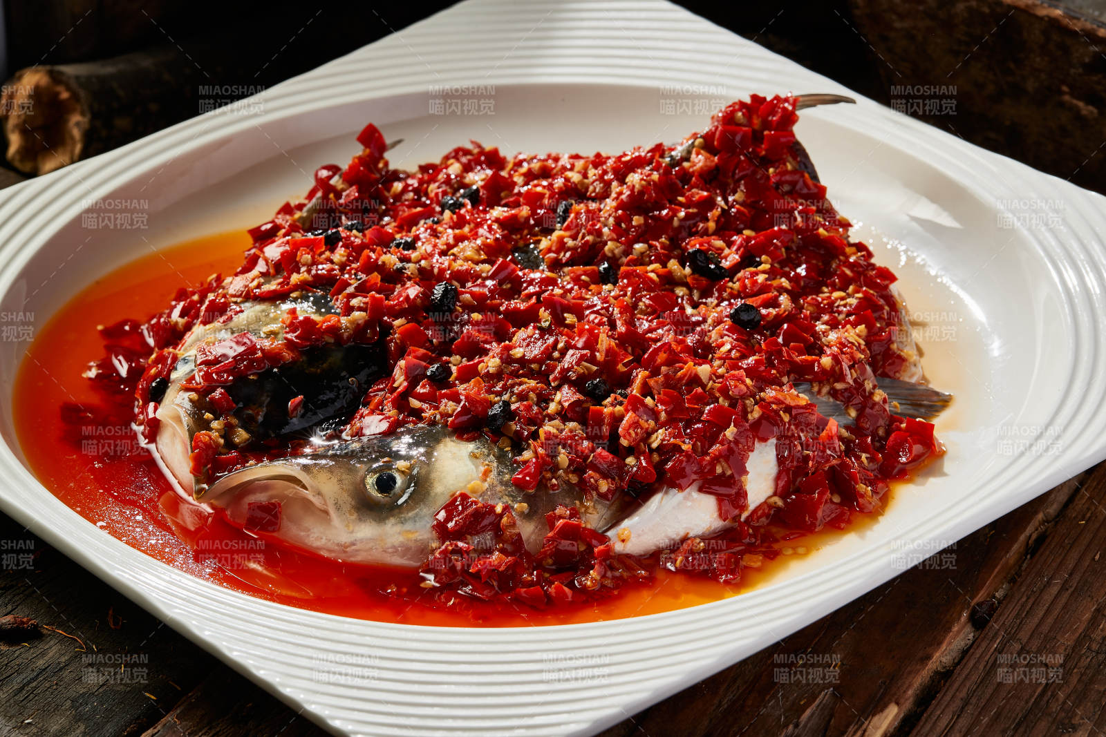 传统湘菜剁椒大鱼头图片