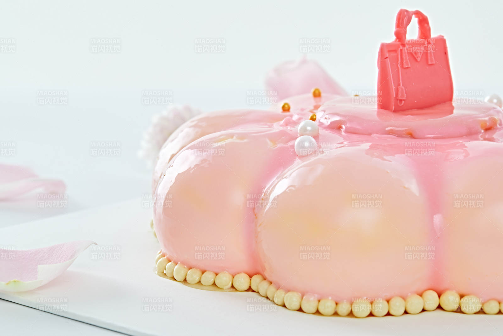 玫瑰初吻蓝莓夹心鲜奶蛋糕图片