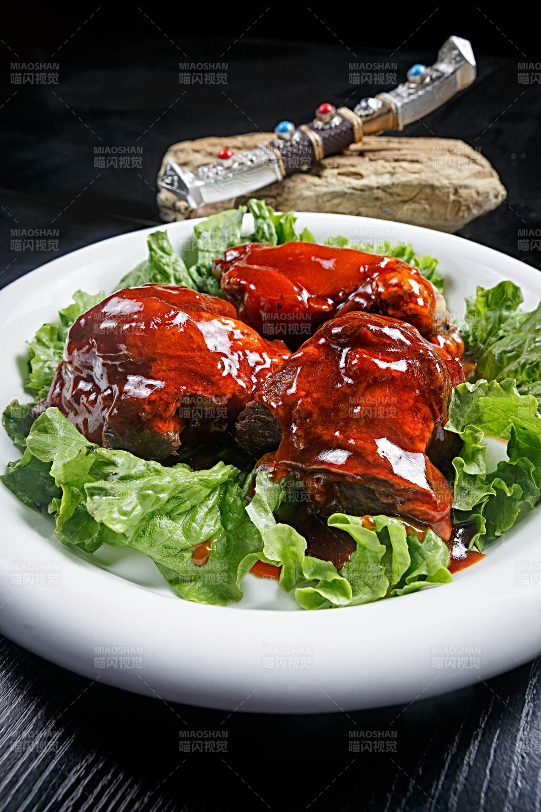 红烧浇汁牛膝骨图片