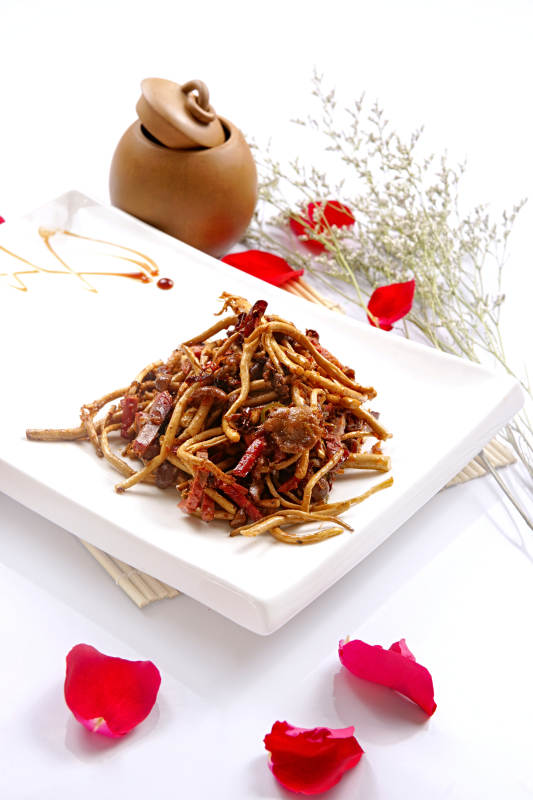 秘酱腊肉茶树菇图片