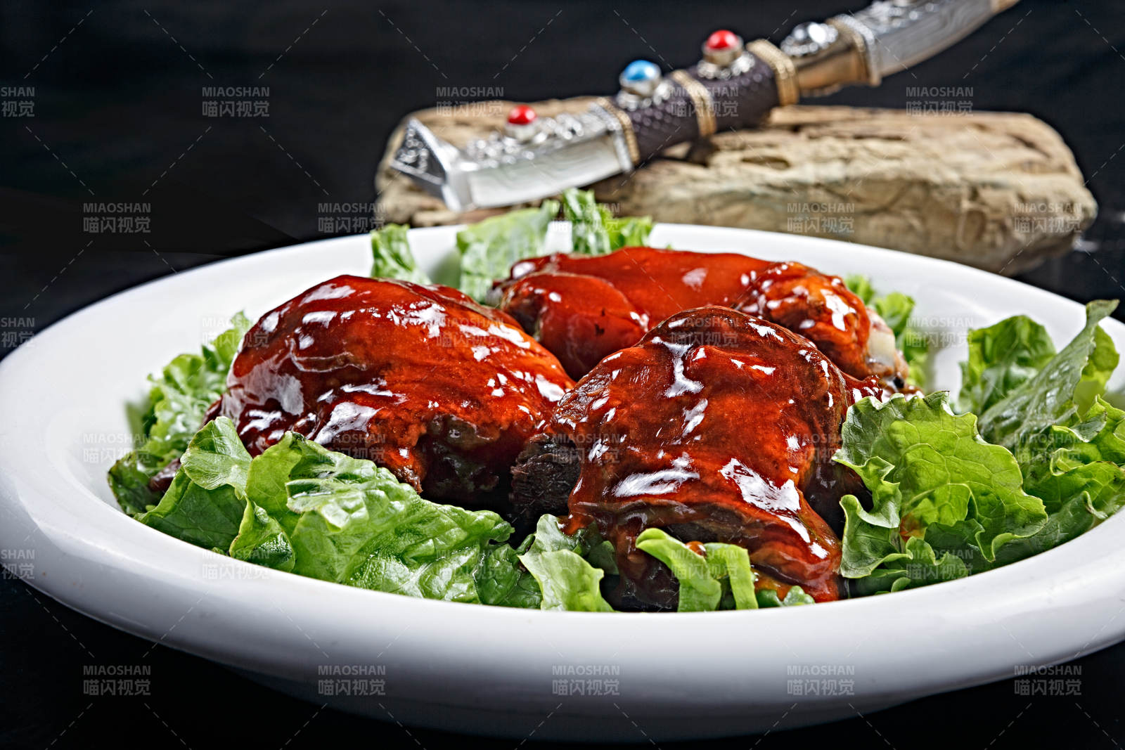 红烧浇汁牛膝骨图片