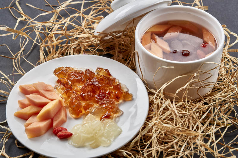 桃胶桃花泪花胶木瓜枸杞养生汤图片