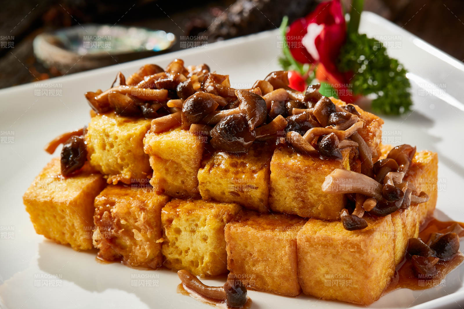 海鲜菇酿鸡蛋鱼肉豆腐图片