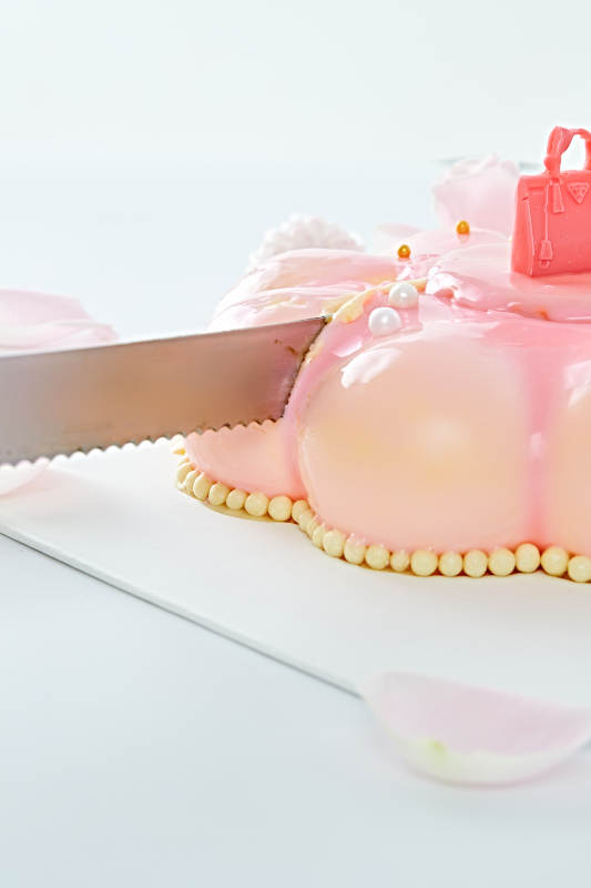 玫瑰初吻蓝莓夹心鲜奶蛋糕图片