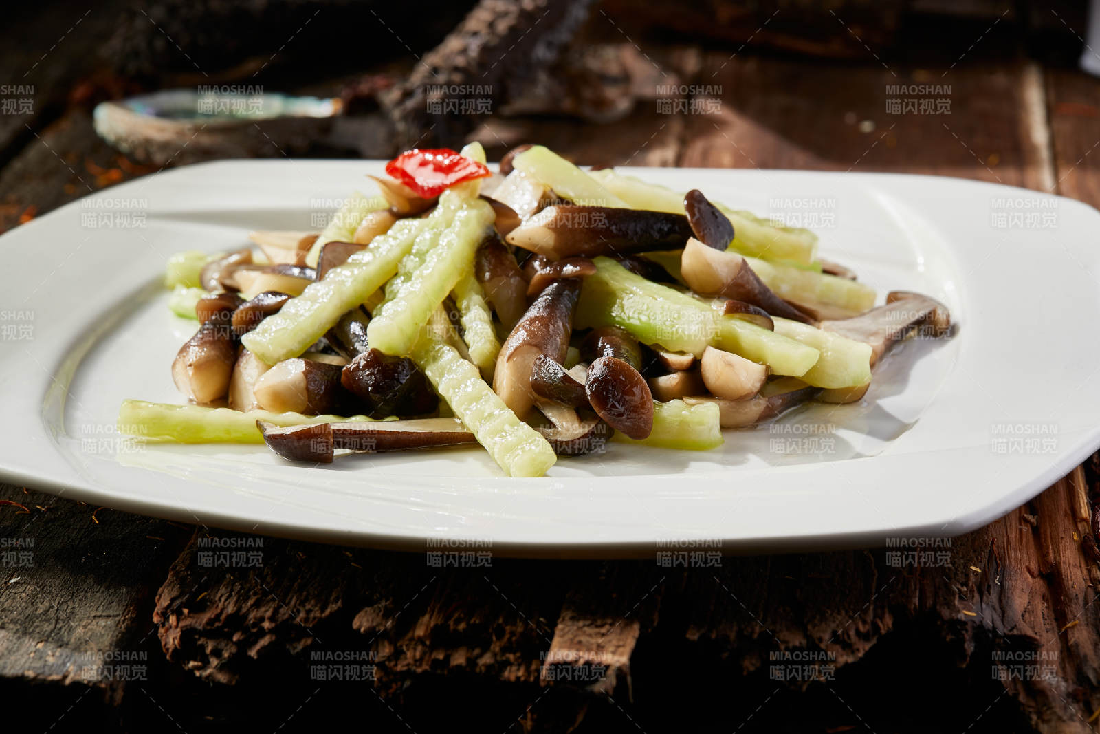 鸡枞菌小炒青莴笋图片