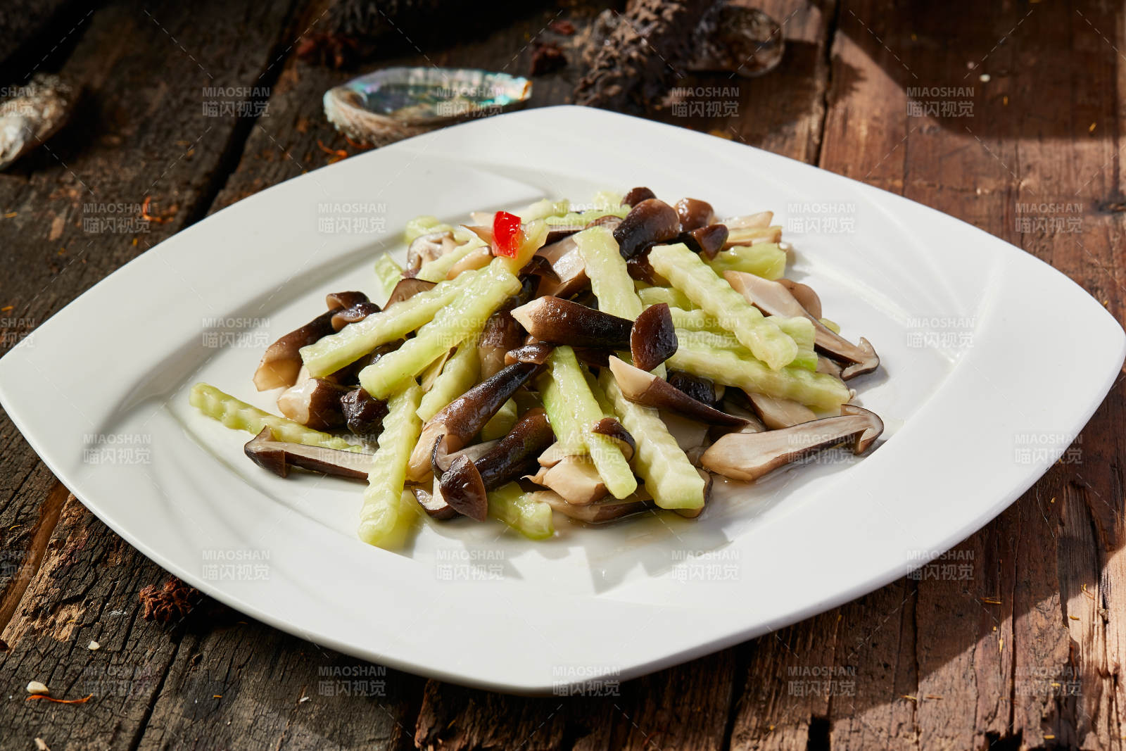 鸡枞菌小炒青莴笋图片