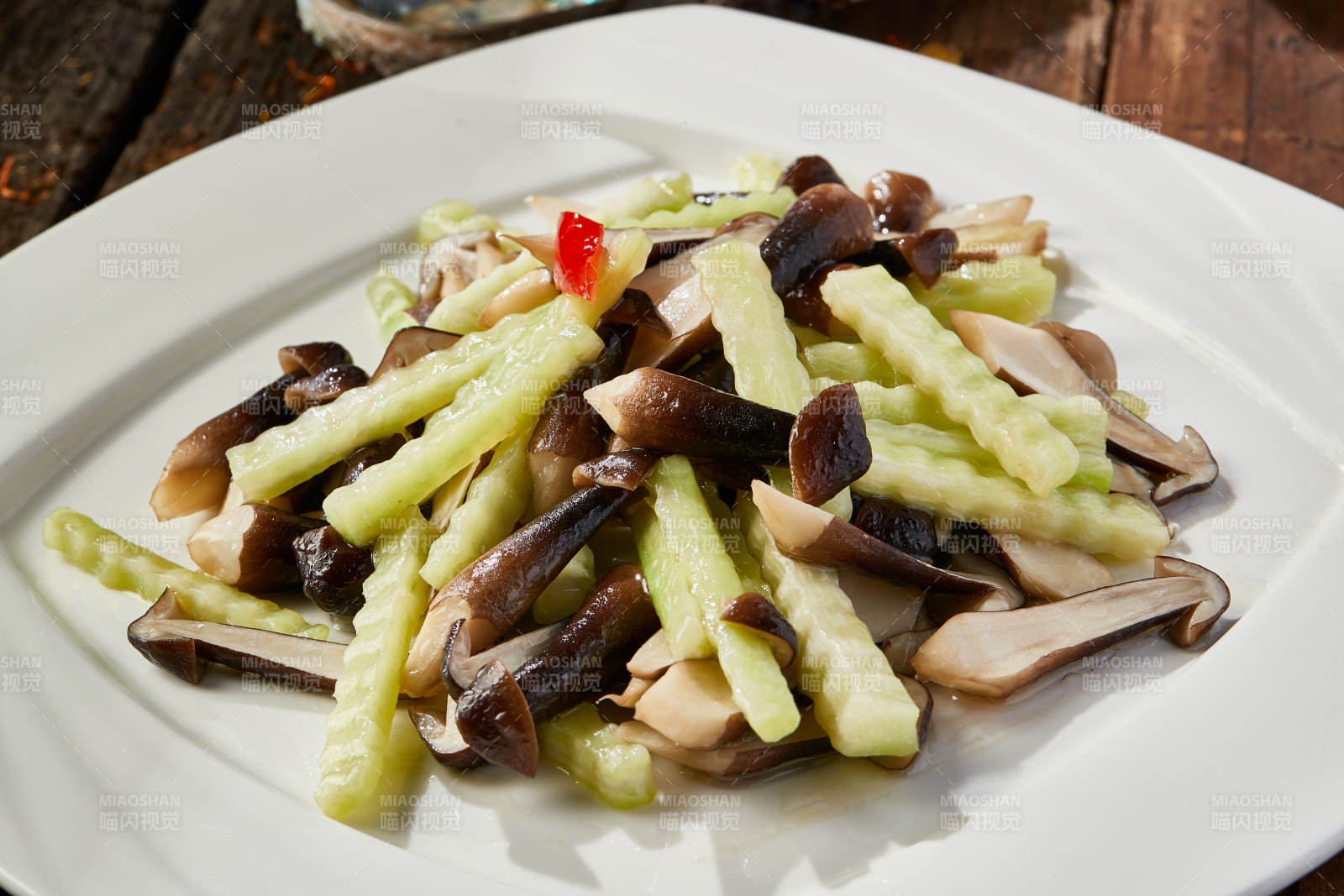 鸡枞菌小炒青莴笋图片