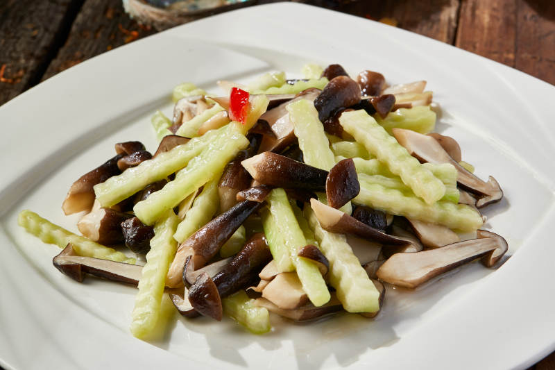 鸡枞菌小炒青莴笋图片